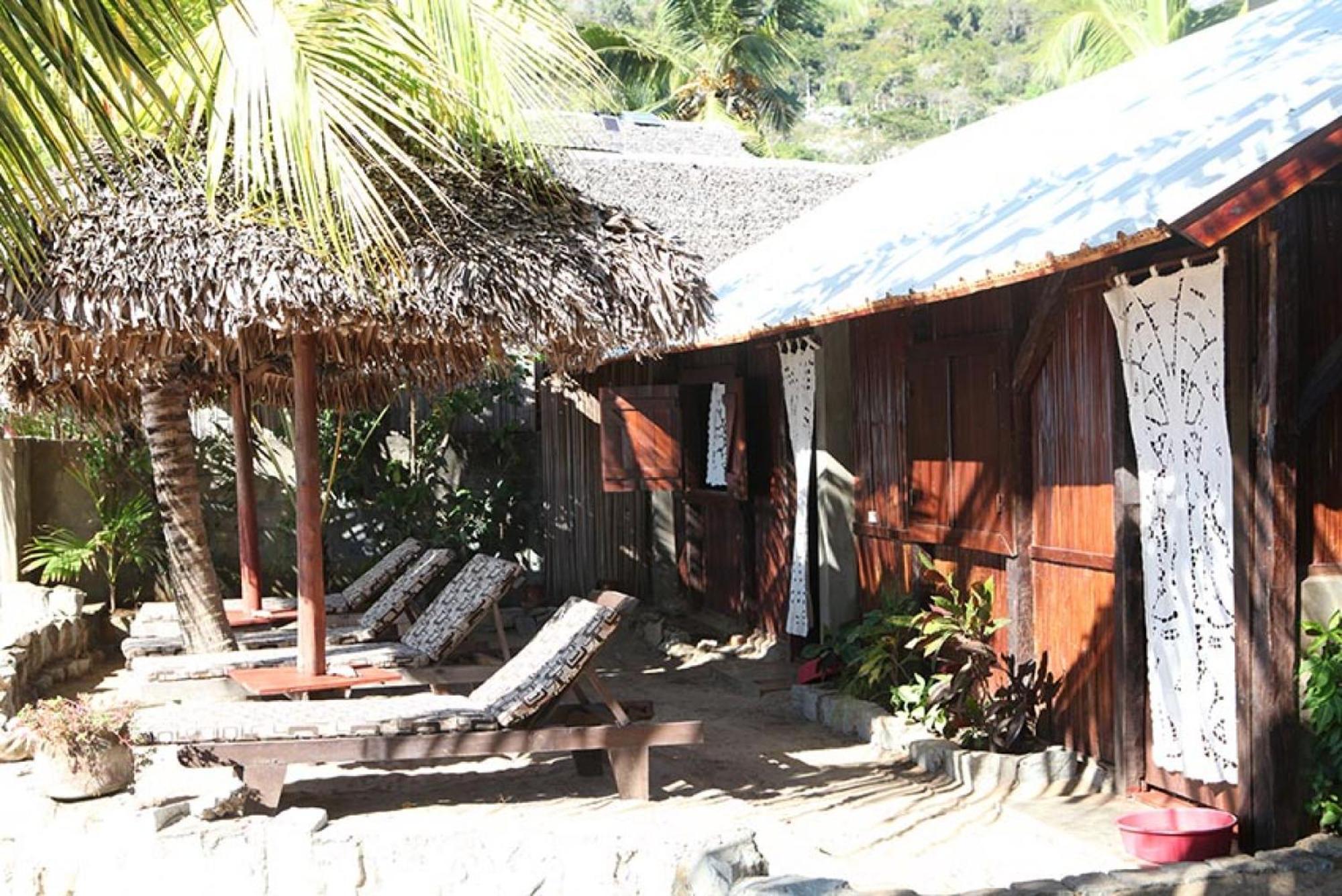 Chez Yolande Hotel Ampangorinana Buitenkant foto